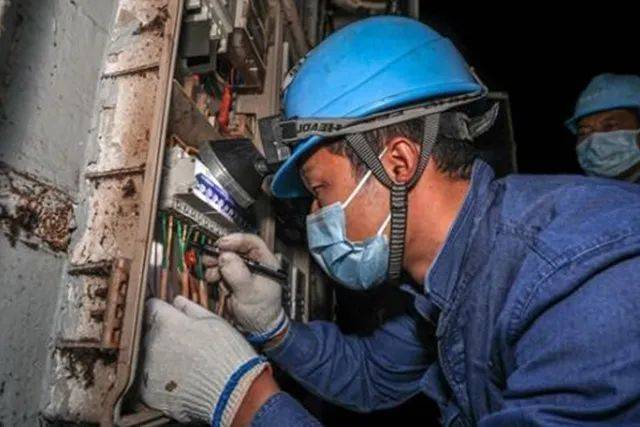 為什么配電箱里不能放雜物<strong></p>
<p>配電箱
</strong>？:配電箱
